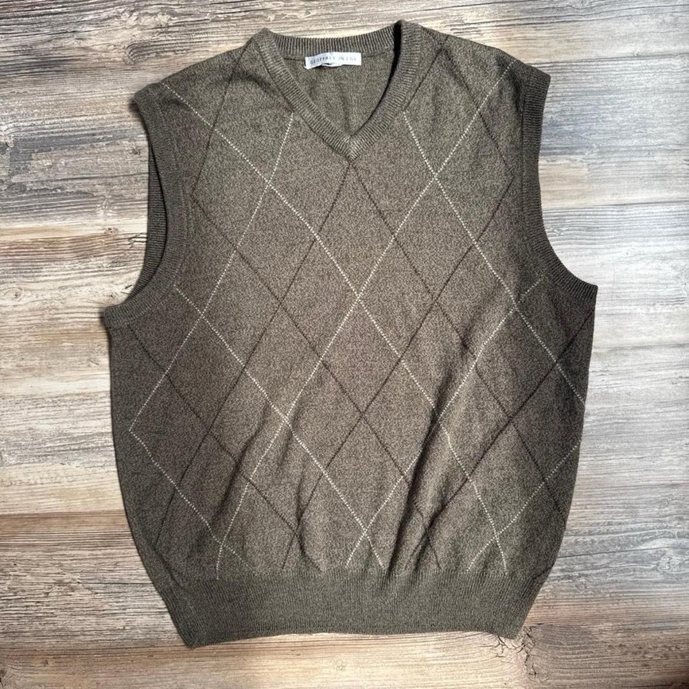 Geoffrey Beene Extra Soft Argyle  V-Neck Sweater Vest.